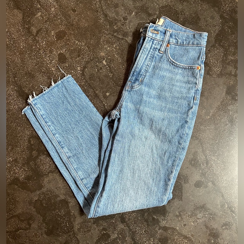 Madewell | The Perfect Vintage Jean in Earlside Wash: Raw Hem Edition - Picture 8 of 13